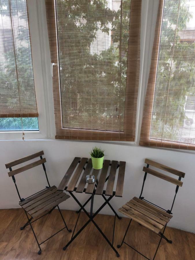 Green Apartment With Terrace 12 Бухарест Екстер'єр фото